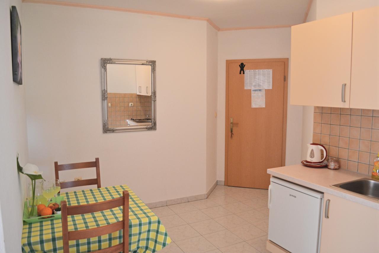 Apartments Dragun Podstrana Luaran gambar